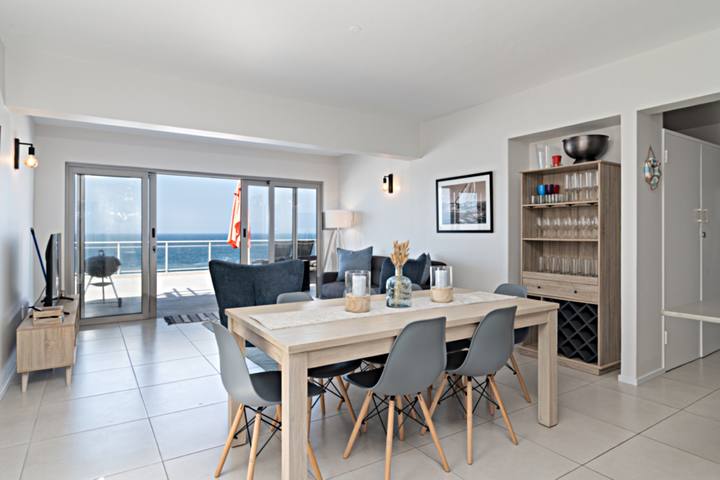 Pebble Beach 20 Dining Area
